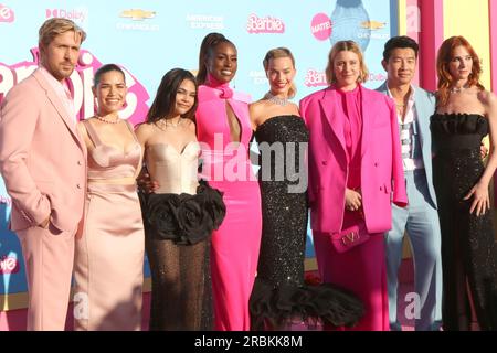 Los Angeles, USA. 09. Juli 2023. LOS ANGELES - JULI 9: Ryan Gosling, America Ferrera, Ariana Greenblatt, Issa Rae, Margot Robbie Greta Gerwig, Simu Liu, Hari Nef bei der Barbie Weltpremiere im Shrine Auditorium am 9. Juli 2023 in Los Angeles, CA (Foto von Katrina Jordan/Sipa USA) Guthaben: SIPA USA/Alamy Live News Stockfoto