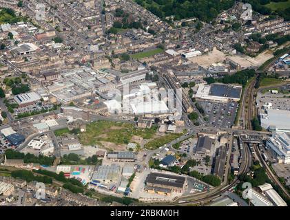 Die ehemalige Walzenstadt Keighley in West Yorkshire, Nordengland, Großbritannien, aus der Vogelperspektive Stockfoto