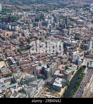 Luftaufnahme des Geschäfts- und Rechtsbereichs von Leeds City Centre, West Yorkshire, Nordengland, Großbritannien Stockfoto