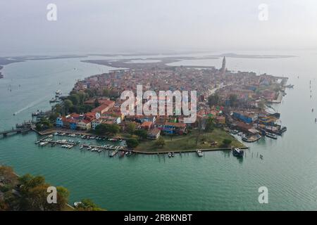 Luftaufnahme der Insel Burano in der Lagune von Venedig, Burano, Venedig, Italien, Europa Stockfoto