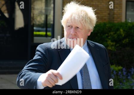 Boris Johnson trifft sich mit Wealdstone fc und KSMIC of London während des Treffens am Widewater Place, Uxbridge (Darren Campbell) darren1972@gmail.com Self Stockfoto