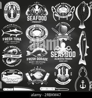 Set mit den besten Seafood-Abzeichen auf der Tafel. Frischer Thunfisch, Tintenfisch, Forelle, Garnelen, zubereitete Krabben, Muscheln und Muscheln. Vektor. Für Meeresfrüchte-Emblem, Schild, Patch Stock Vektor