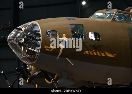 Nasenkunst aus der fliegenden Festung Memphis Belle B17, berühmt für 25 Kampfmissionen im Zweiten Weltkrieg. Stockfoto