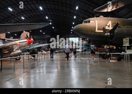 Das US Air Force National Museum in Dayton, Ohio, bietet einen Blick über den Aufhänger aus dem Zweiten Weltkrieg. Stockfoto