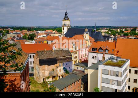 Blick über die Altstadt von Weißenfels mit dem EV. Stadtkirche St. Marien auf dem Marktplatz in der Romanesque Road, Burgenlandkreis, Sachsen-an Stockfoto