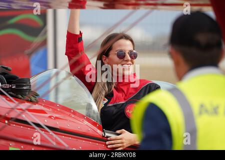 ISTANBUL, TURKIYE - 08. OKTOBER 2022: Semin Ozturk Sener mit Pitts S-2B Special (5322) in Istanbul Airshow am Istanbul Atatürk Airport Stockfoto
