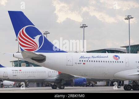 ISTANBUL, TURKIYE - 08. OKTOBER 2022: Air Anka Airbus A330-243 (1082) am Flughafen Istanbul Atatürk Stockfoto