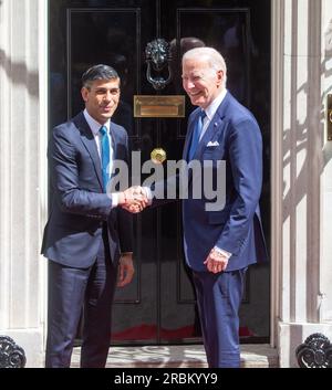 London, England, Großbritannien. 10. Juli 2023. Der britische Premierminister RISHI SUNAK begrüßt US-Präsident JOE BIDEN in der Downing Street 10. (Kreditbild: © Tayfun Salci/ZUMA Press Wire) NUR REDAKTIONELLE VERWENDUNG! Nicht für den kommerziellen GEBRAUCH! Kredit: ZUMA Press, Inc./Alamy Live News Stockfoto