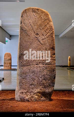 Frankreich, Aveyron (12), Rodez, Fenaille Museum, Raum der Statue-Menhirs, Statue-Menhir, Calmels-et-Le-Viala, Meisterwerk der jungsteinzeitlichen Kunst Stockfoto