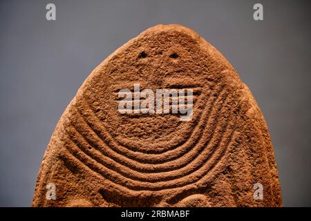 Frankreich, Aveyron (12), Rodez, Fenaille-Museum, Raum der Statue-Menhirs, Statue-Menhir, die Lady von Saint Sernin, Meisterwerk der jungsteinzeitlichen Kunst Stockfoto