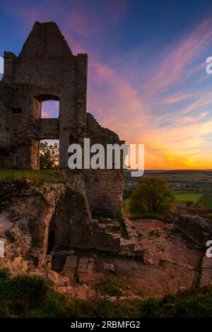 Abendliche Stimmung in den Burgruinen Homburg und dem Naturschutzgebiet Homburg Ruins, Niederfrankien, Franken, Bayern, Deutschland Stockfoto