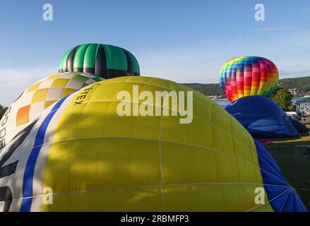 Heißluftballons in Jönköping, Schweden, während des schwedischen Pokals, Andréedagarna, am Sonntagabend. Stockfoto