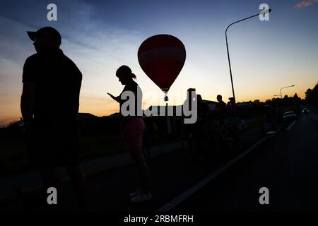 Heißluftballons in Jönköping, Schweden, während des schwedischen Pokals, Andréedagarna, am Sonntagabend. Stockfoto