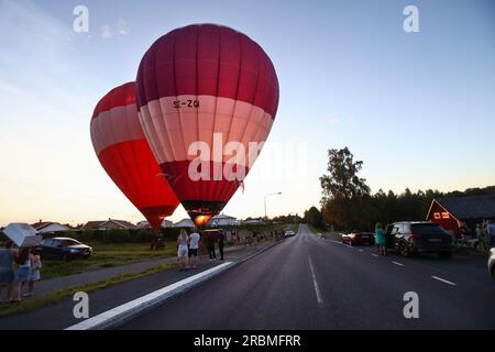 Heißluftballons in Jönköping, Schweden, während des schwedischen Pokals, Andréedagarna, am Sonntagabend. Stockfoto