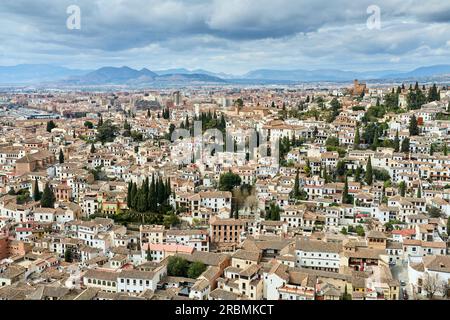 Blick aus der Vogelperspektive auf das Albaicin- und Sacromonte-Stadtzentrum von Granada, Andalusien, Spanien Stockfoto