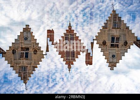 Doppelbelichtung eines Stufenhauses in Brügge, Belgien. Stockfoto