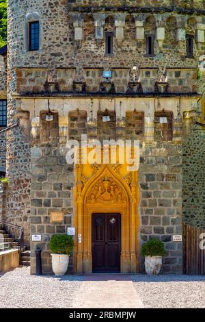 Château Saint Priest la Roche, Frankreich. Das Schloss befindet sich in der Gemeinde Saint-Priest-la-Roche im französischen Departement Loire. Die Besetzung Stockfoto