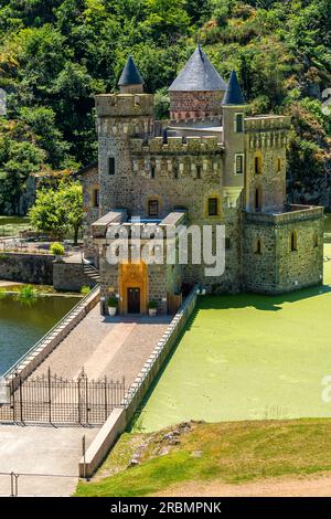 Château Saint Priest la Roche, Frankreich. Das Schloss befindet sich in der Gemeinde Saint-Priest-la-Roche im französischen Departement Loire. Die Besetzung Stockfoto