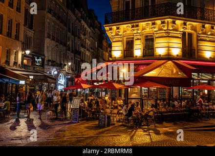 Romantisches Paris. In der Abenddämmerung in der Rue de Turbigo, 1 Arr. Paris Stockfoto