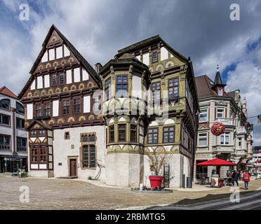 Fachwerkhaus im Stil der Weser-Renaissance, Dechanei, Altstadt von Höxter, Weserbergland, Nordrhein-Westfalen, Deutschland Stockfoto