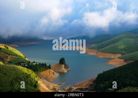 GUILIN, CHINA - 10. JULI 2023 - Luftfoto zeigt die Landschaft des Tianhu National Wetland Park in Guilin, Südchina Autonomen Guangxi Zhuang Stockfoto