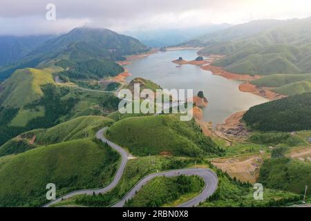 GUILIN, CHINA - 10. JULI 2023 - Luftfoto zeigt die Landschaft des Tianhu National Wetland Park in Guilin, Südchina Autonomen Guangxi Zhuang Stockfoto