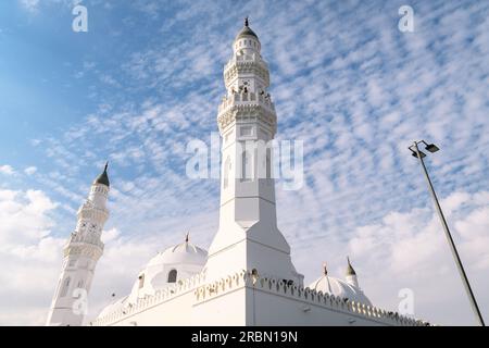 Medinah, Saudi-Arabien - 22. Dezember 2022: Quba-Moschee. Die erste Moschee im Islam. Es wurde vom Propheten Muhammad gegründet (Friede sei mit ihm). Stockfoto