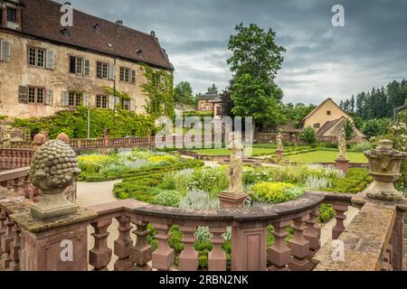 Garten des Bronnbacher Klosters in der Nähe von Wertheim, Romantische Straße, Taubertal, Baden-Württemberg, Deutschland Stockfoto