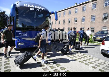 Gents Geschenk Emmanuel Orban, das bei der Ankunft im Hotel in einem Trainingslager des belgischen First League-Teams KAA Gent in Alkmaar, Niederlande, vor der Saison 2023-2024, Montag, den 10. Juli 2023, abgebildet wurde. BELGA FOTO TOM GOYVAERTS Stockfoto