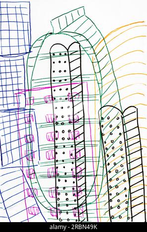 Handgezeichnete Skizze von Wolkenkratzern auf weißem Papier mit Farbstiften Stockfoto