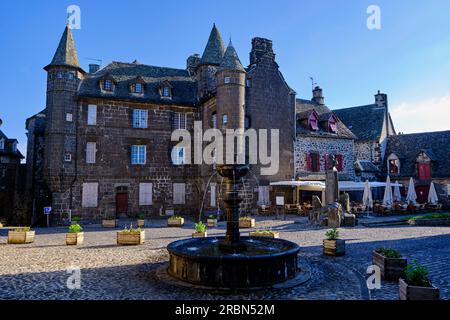 Frankreich, Cantal, Auvergne Volcanoes Regional Natural Park, Salers, die schönsten Dörfer Frankreichs Stockfoto