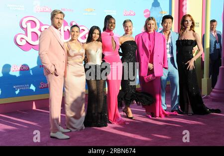 Los Angeles, Kalifornien. 9. Juli 2023. Margot Robbie, Ryan Gosling, America Ferrera, Ariana Greenblatt, Issa Rae, Greta Gerwig, Simu Liu, Hari Nef bei der Ankunft für DIE BARBIE Movie Premiere, Shrine Auditorium und Expo Hall, Los Angeles, CA, 9. Juli 2023. Kredit: Elizabeth Goodenough/Everett Collection/Alamy Live News Stockfoto