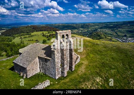 Frankreich, Kantal, Auvergne Volcanoes Regional Nature Park, Chastel-sur-Murat, Saint-Antoine Kapelle aus dem 12. Jahrhundert hoch oben auf einer Landzunge Stockfoto