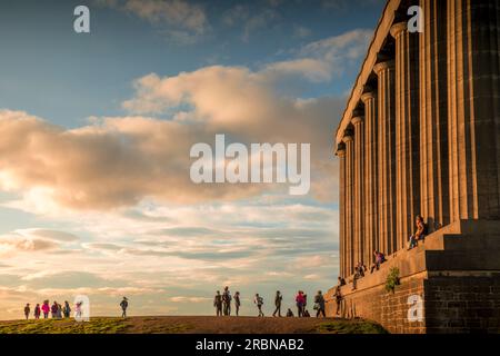 National Monument of Scotland und Nelson Monument auf Carlton Hill, Edinburgh, Stadt Edinburgh, Schottland, Großbritannien Stockfoto