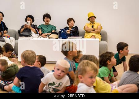 Kindergärten und südkoreanische Damen, Pompidou Centre, ein Museum für moderne Kunst, Paris, Frankreich Stockfoto