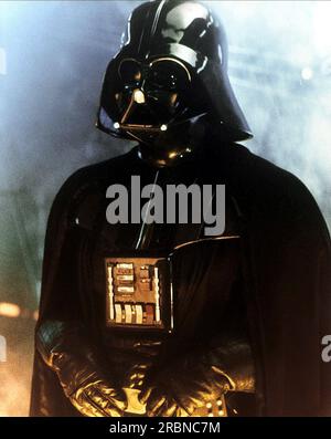 Star Wars Episode V das Empire schlägt David Prowse als Darth Vader zurück Stockfoto