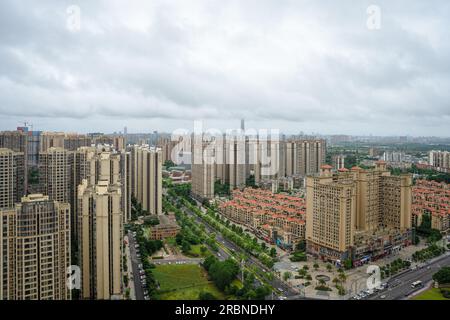 Die Geschäftsstadt Chengdu an einem bewölkten Tag. Stockfoto