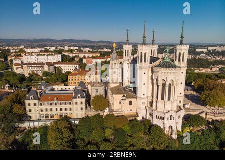 Luftaufnahme der Basilika Notre-Dame de Fourviere, 5. Arrondissement von Lyon, Lyon, Rhone, Frankreich, Europa Stockfoto