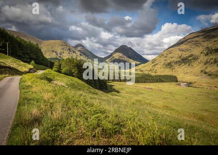 Landstraße in Glen Etive, Highlands, Schottland, Großbritannien Stockfoto