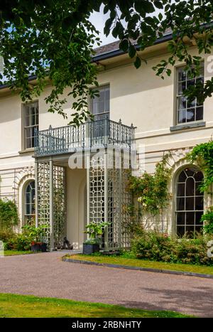 Das georgianische Herrenhaus im Regency-Stil wurde 1827 auf dem Gelände des Cardigan Castle in Ceredigion West Wales UK erbaut Stockfoto