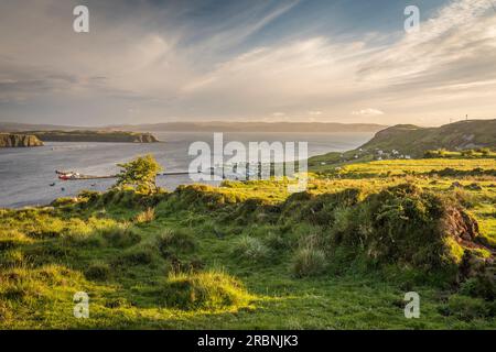 Bay of Uig an der Westküste der Halbinsel Trotternish, Isle of Skye, Highlands, Schottland, Vereinigtes Königreich Stockfoto