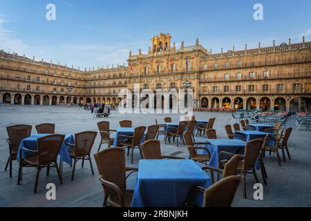 Restauranttische am Plaza Mayor Square - Salamanca, Spanien Stockfoto