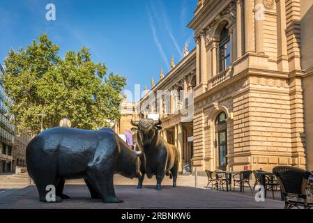 Bulle und Bär an der Börse vor der Frankfurter Börse, Frankfurt, Hessen, Deutschland Stockfoto