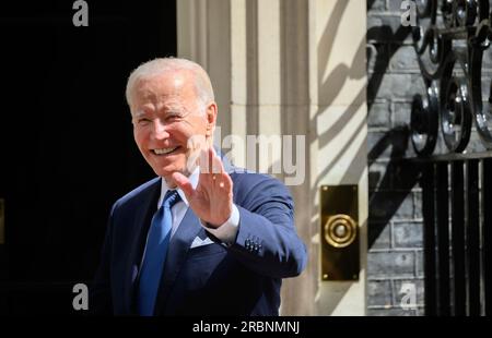 US-Präsident Joe Biden trifft am 10. Juli 2023 in der Downing Street zu einem Treffen mit dem britischen Premierminister Rishi Sunak in Nummer 10 ein Stockfoto