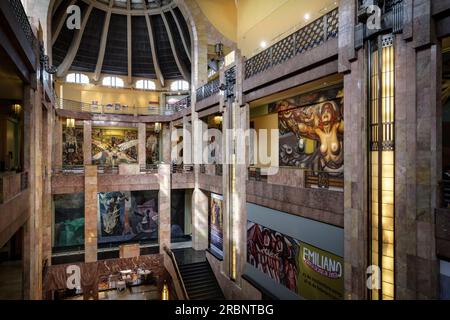 Innenansicht des Palacio de Bellas Artes mit Werken verschiedener bekannter Wandmalereien, Mexiko-Stadt, Mexiko, Nordamerika, Lateinamerika, UNESCO WOR Stockfoto