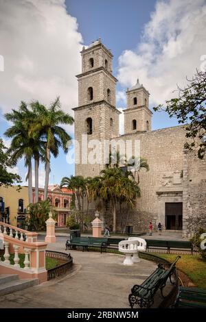 Kirchentürme des „Rectoría El Jesús Tercera Ordens“, Mérida, Hauptstadt von Yucatán, Mexiko, Nordamerika, Lateinamerika Stockfoto