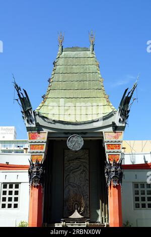 Eingang zum Vorplatz, Grauman's Chinese Theatre, Hollywood Boulevard, Hollywood, Los Angeles, Kalifornien, USA, Nordamerika Stockfoto