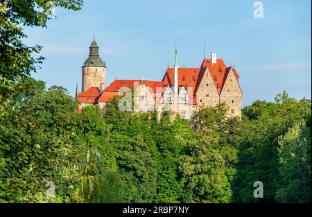 Czocha (Tzschocha) mittelalterliche Burg in Niederschlesien in Polen. Erbaut im 13. Jahrhundert (Hauptbehalten) mit vielen späteren Ergänzungen. Sommer, am frühen Morgen Stockfoto