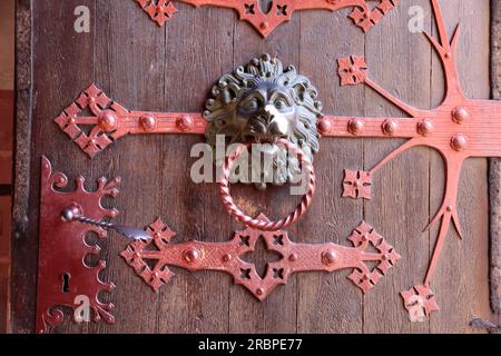 Eingangstor der katholischen Pfarrkirche St. Valentinus (Kiedrich), Rheingau, Hessen, Deutschland Stockfoto