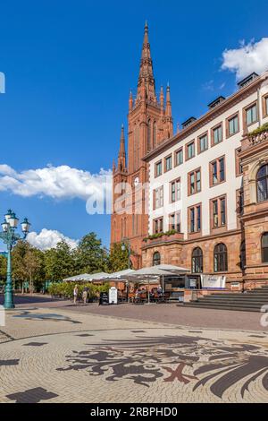 Marktkirche und neues Rathaus am Schlossplatz, Wiesbaden, Hessen, Deutschland Stockfoto